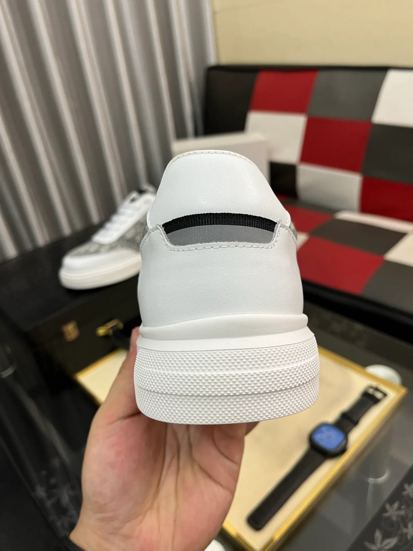 Men's shoes 💰400⌚️⌚️【Dior*DIAO】original quality.~ Unique modern style sneakers. 🏃A must-have casual shoe for trendy men😍😍 Original brand imported from Italy, imported original leather, sheep lining (refuses to discolor and grind feet) Sole: Original sole provided by the original factory, French lazy style design ⚠️Fit to the feet Original quality code number: 38-443️⃣Colors available